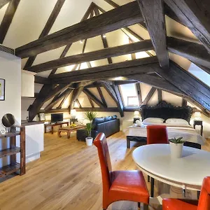 https://old-town-boutique-apartments.praguehotelsweb.com